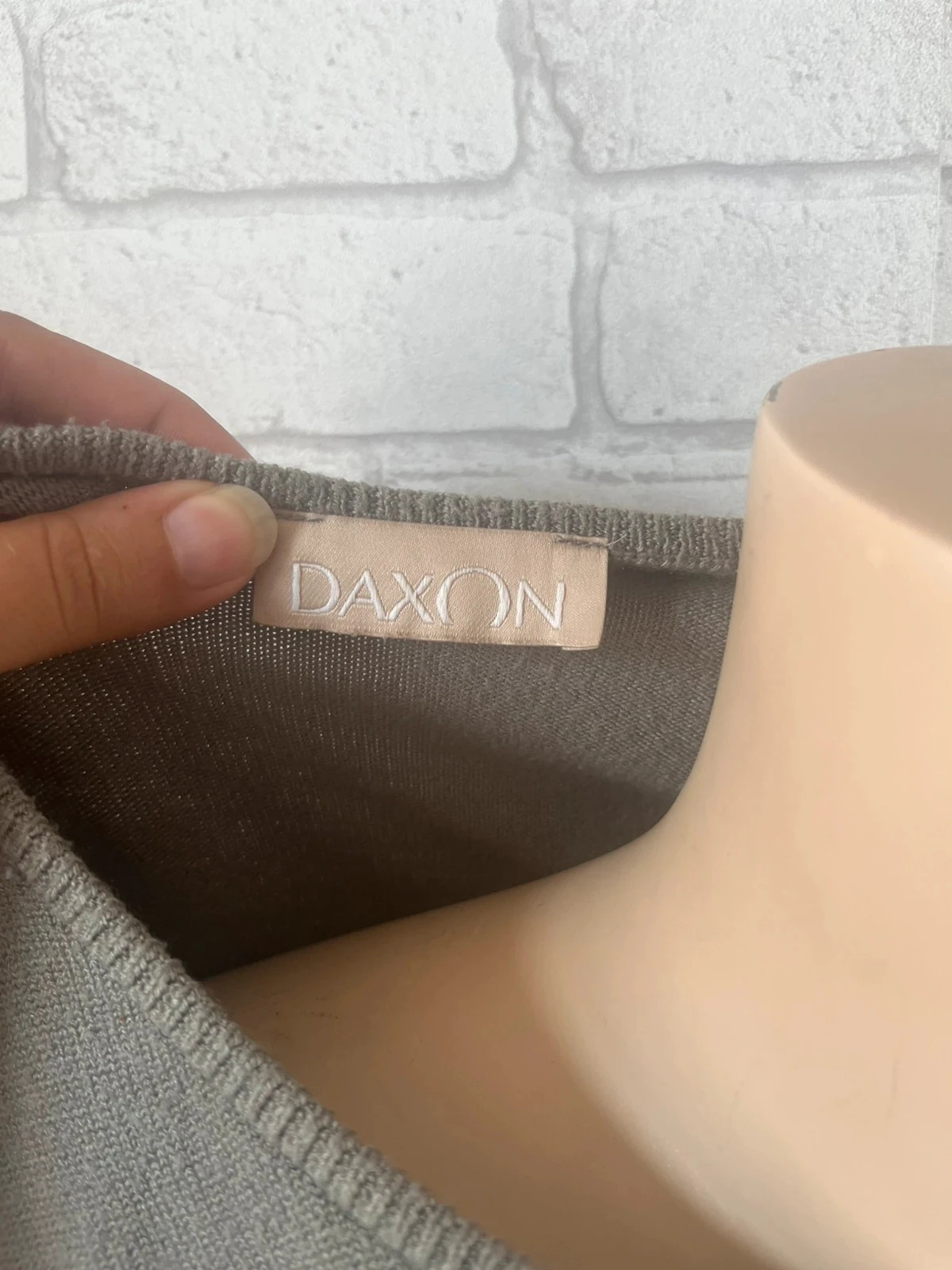 Gilet boutonné gris taupe – Taille 50 – Marque Daxon – photo 3